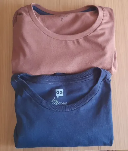 Kit 2 Camisetas - Azul Marinho (GoGo Closet) & Marrom Argila (Ogochi) | Serve G |