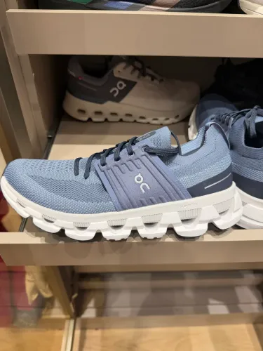 Tênis de corrida On Running - nunca usado