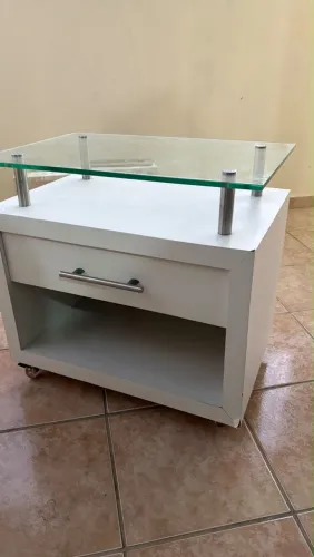 Mesa de cabeceira, Criado mudo Branco com Tampo de Vidro, Gaveta e Nicho