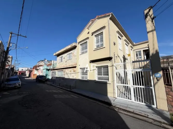 Sobrado Comercial de Alto Padrão à Venda em Santana Porteira Fechada