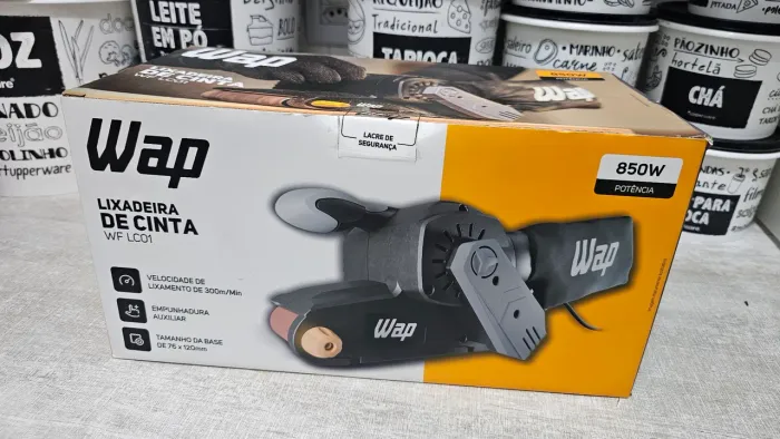  Lixadeira De Cinta Wap 850W Wf LC0, Coletor de Pó, Empunhadura - 127v [NOVA]