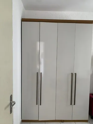 Guarda-roupas 4 portas