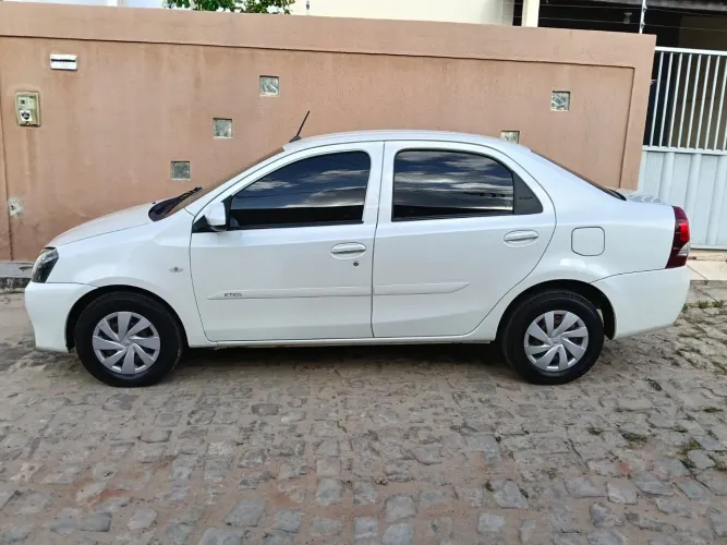 Toyota Etios X Sedan 1.5 Flex 16V 4P Aut. 2017