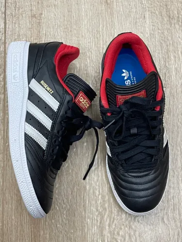 Tênis adidas