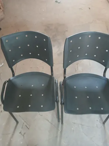 Vendo 02 cadeiras assenti plastico