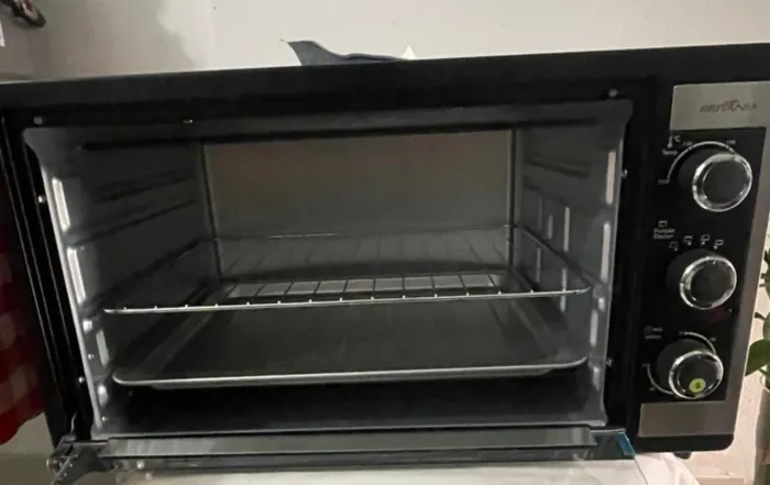 Forno elétrico Britânia 52 litros /bandeja espaçosa incluído / semi novo