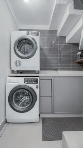 Secadora de Roupas Electrolux 12Kg Branca Premium Care com Autosense (SFP12) 220V