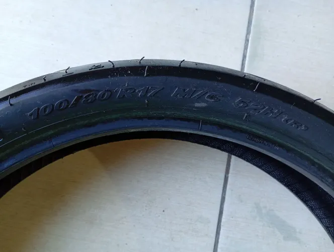 Par de pneus 100/60/17 e 140/60/17