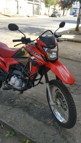 Bros 160 vermelha