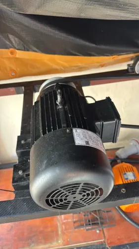 Motor elétrico trifásico 5CV 3,7kW