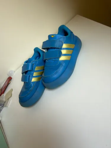 Tênis adidas gênio da lâmpada Aladim