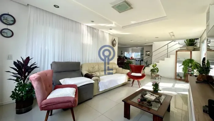 Casa com 5 Quartos (2 Suítes) com Vista para o Mar