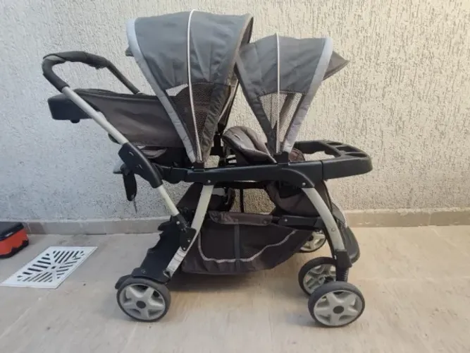 Carrinho de bebê duplo (RN à 4 anos / idades iguais ou diferentes)
