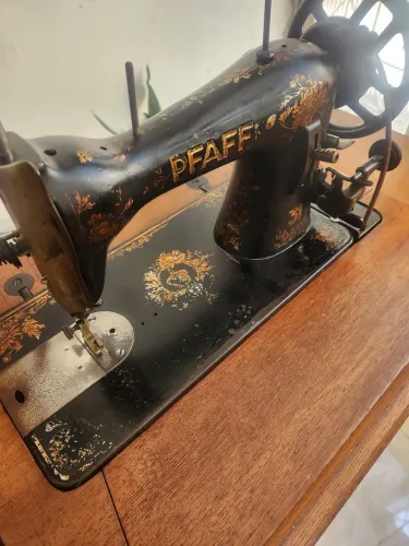 Máquina de costura Pfaff
