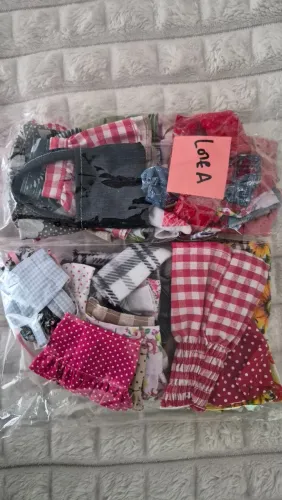 Dois Lotes de roupas para barbie