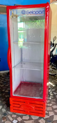 Expositor gelando bem. FAÇO ENTREGA