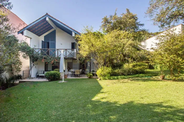 Sobrado Residencial - 4 Dormitórios (2 Suítes) à Venda no Alto da Boa Vista - São Paulo/SP
