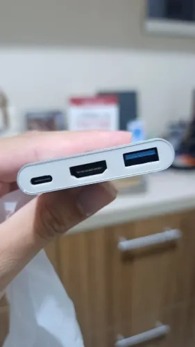 Adaptador USB-C com HDMI. Ligue seu notebook ou videogame na TV ou monitor.