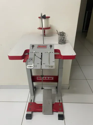 Máquina de laços profissional, acompanha todos os acessórios.