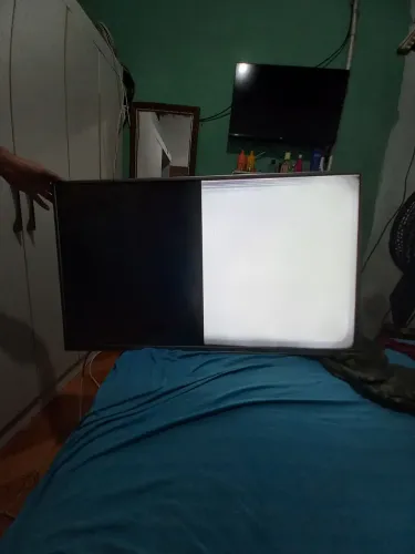 Vendo TV modelo l43 com defeito na imagem com áudio em perfeito estado apena 80 reais 