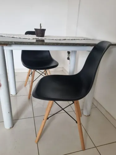 Mesa e cadeiras 