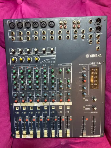 MESA DE SOM YAMAHA mg 12