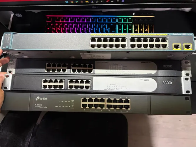 KIT 4 SWITCHES DE REDE - TP-LINK, 3COM E CISCO