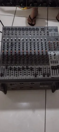 MESA DE SOM BEHRINGER 2442FX XENYX 