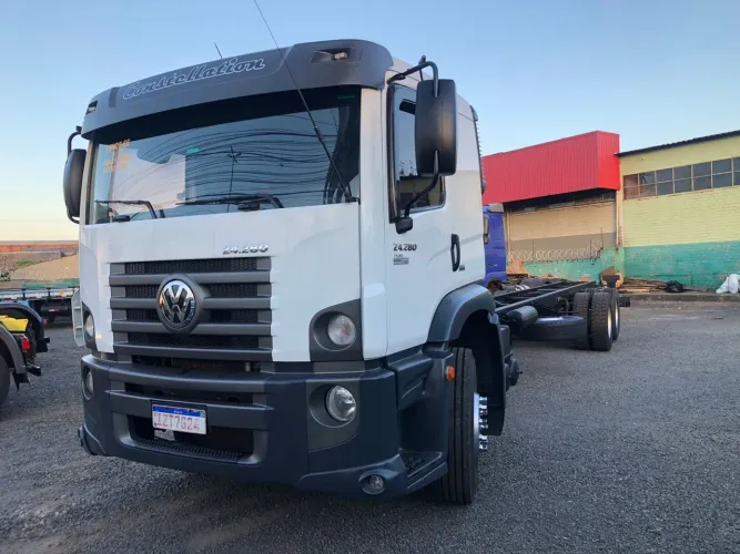 VW 24-280 2020 chassi longo em ótimo estado