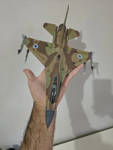 Avião de combate F-16C barak