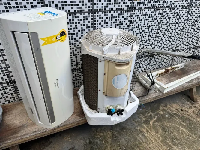Ar condicionado 9000 BTUS Midea (retirada de peça)