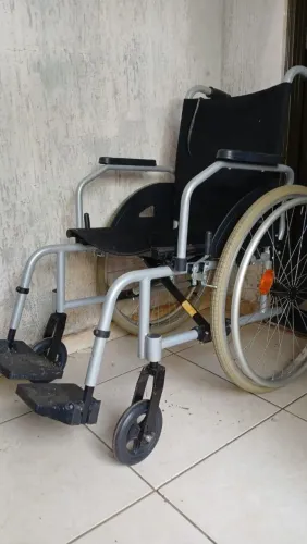 Cadeira de rodas quase não usada