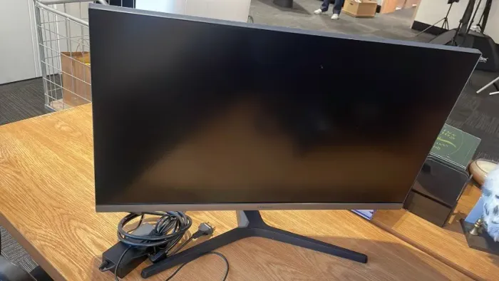 Monitor Samsung Uhd 28'' Painel IPS 4k Hdmi Freesync Série Ur550 HDR 60Hz 4ms Cor Preto