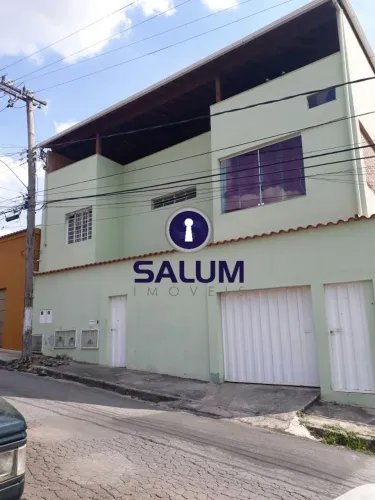 PRÉDIO RESIDENCIAL COM TRÊS APARTAMENTOS E GALPÃO