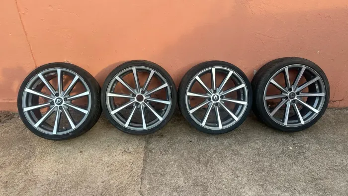Vendo jogo de rodas volcano Mônaco aro 18 tala 7 furacão 4/100