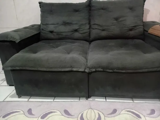 Sofá, painel e poltrona .