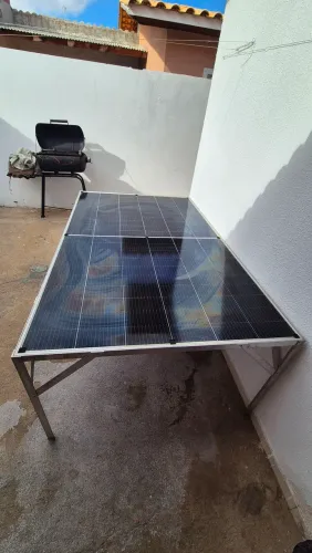Mesa com Tampo de Placa Solar (NÃO GERA ENERGIA)
