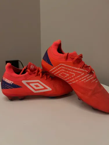 Chuteira de Campo Umbro Adamant Premier 39/40