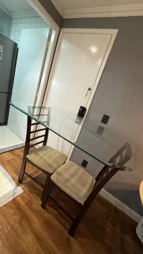 Tampo de vidro retangular com desenhos arredondados nas bordas