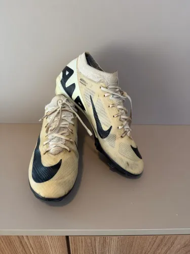 Chuteira Nike mercurial 
