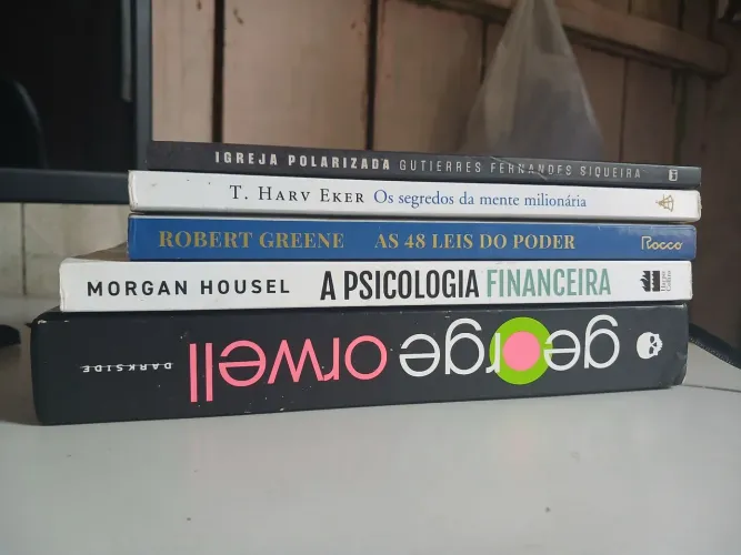 Kit Livros, 1984 George Orwell, As 48 Leis do poder, Os Segredos da mente milionária...