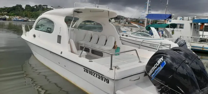 Lancha Cabinada 30 pés com 2 Motores Mercury | Ótimo estado | Pronta para navegar