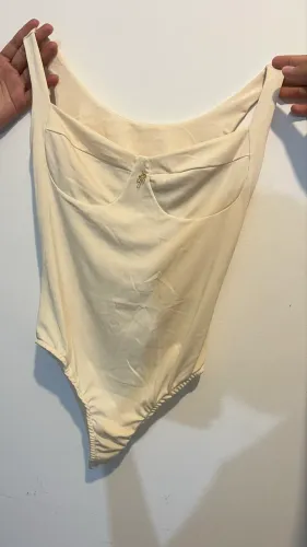 Body/maiô, cor creme