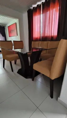 Mesa vidro grande 8 lugares.