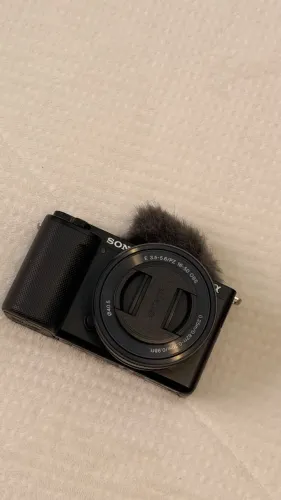 Sony Alpha ZV-E10L - com lente de kit Power Zoom de 16-50 mm f/3,5-5,6 - Cor Preta