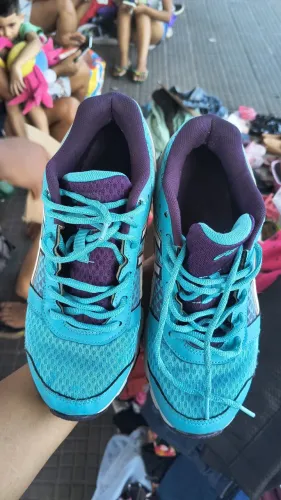 Tênis feminino, número 38