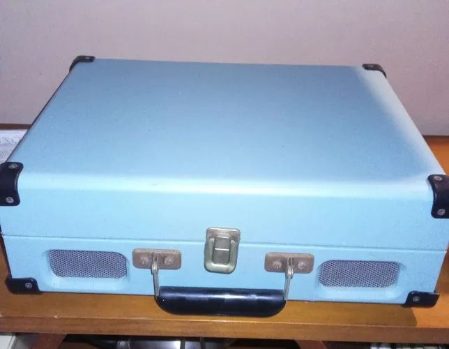 Vendo Vitrola portátil vintage semi nova