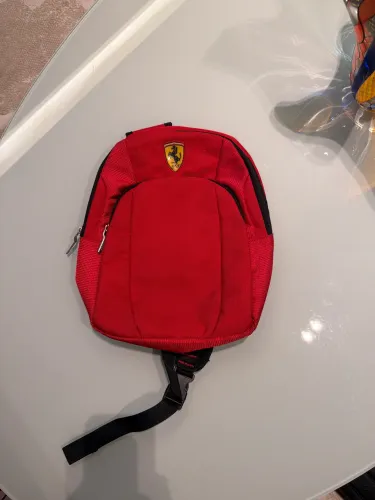 Mochila Ferrari com alça lateral
