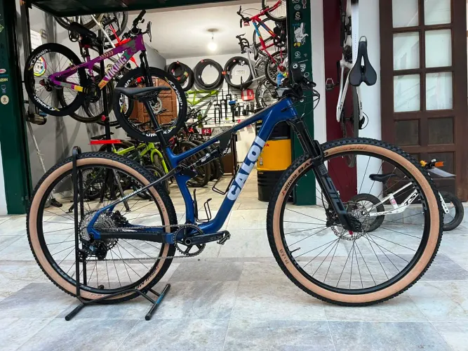 Bicicleta carbono full caloi elite 2025.