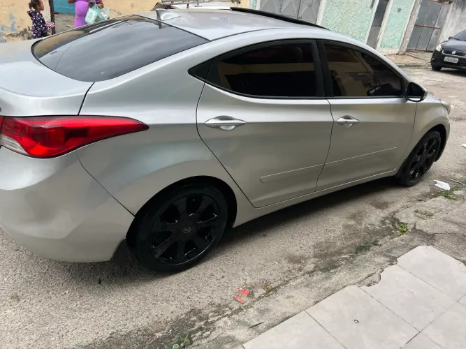 Hyundai Elantra GLS 1.8 16V Aut. 2012